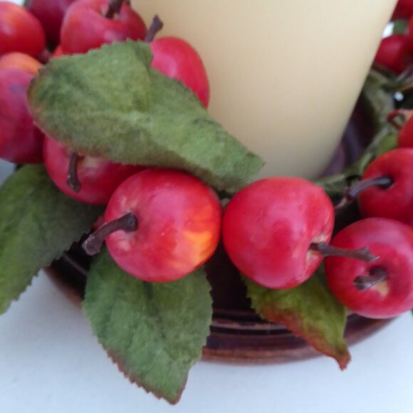 9” CHRISTMAS HOLIDAY CRANBERRY WREATH CANDLE HOLDER CENTERPIECE SET - Picture 9 of 15